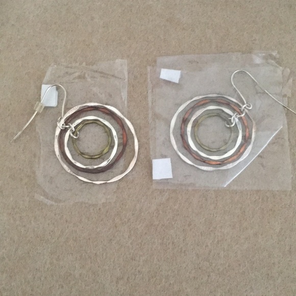 Earring - Picture 5 of 6